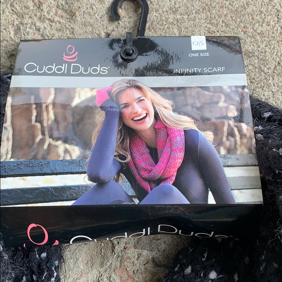 Cuddl Duds Infinity Scarf - Picture 4 of 7